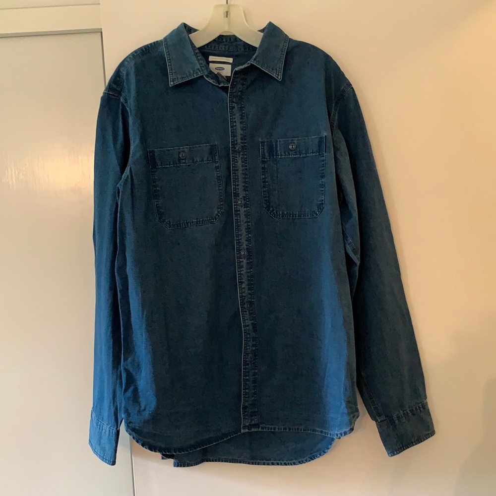 Old Navy Regular Fit button-up shirt size L